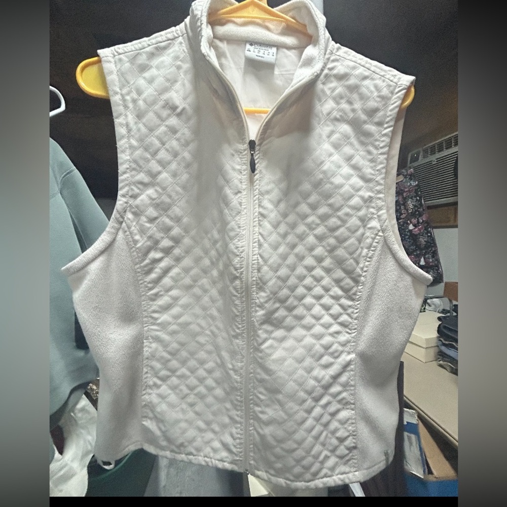 Columbia white quilted vest Size L Women’s